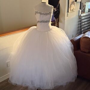 Vera Wang vintage tulle wedding gown Swarovski crystal and pearl embroidery